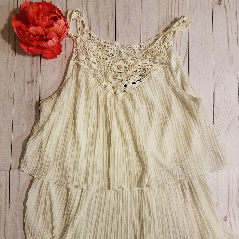 Cream tank with lace and tiered layer XL
